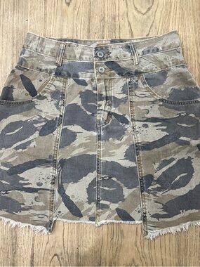 POL Camo Mini Skirt in Tan and Gray